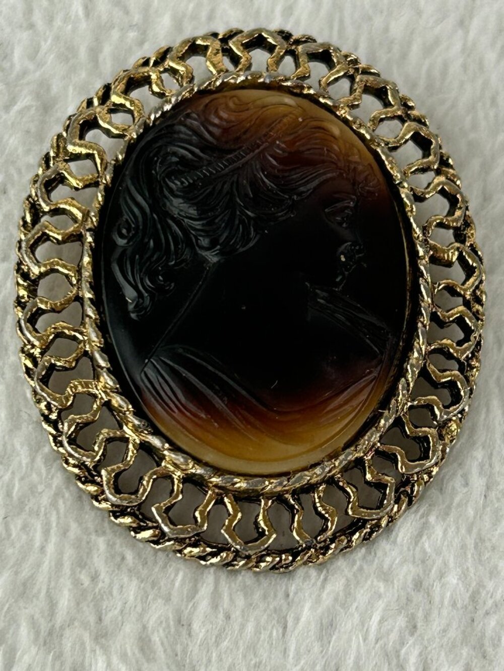 Vintage Glass Cameo Brooch Pendant Gold Tone